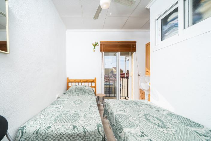 Image No.16-2 Bed Townhouse for sale