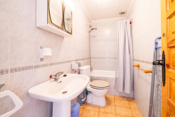 Image No.18-2 Bed Townhouse for sale