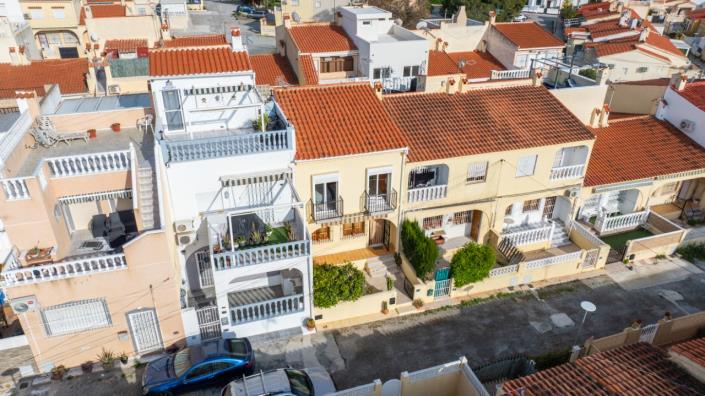 Image No.20-2 Bed Townhouse for sale