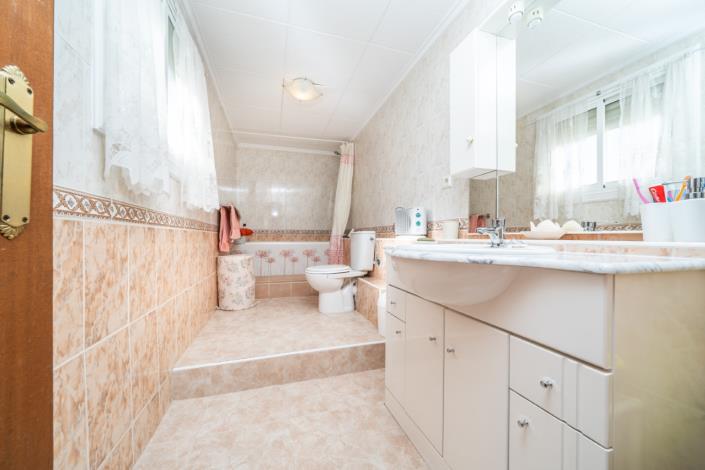 Image No.29-4 Bed Villa for sale