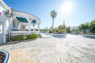 Detached-Villa-for-sale-in-Alicante--6---Canva-