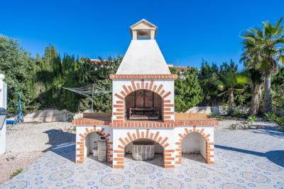 Detached-Villa-for-sale-in-Alicante--10---Canva-