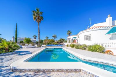 Detached-Villa-for-sale-in-Alicante--11---Canva-