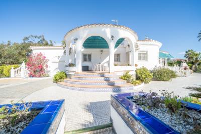 Detached-Villa-for-sale-in-Alicante--14---Canva-