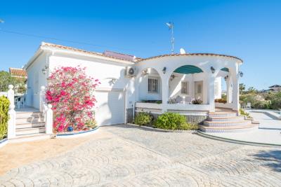 Detached-Villa-for-sale-in-Alicante--15---Canva-