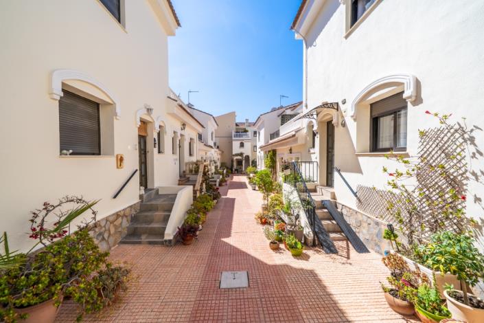 Image No.3-2 Bed Townhouse for sale