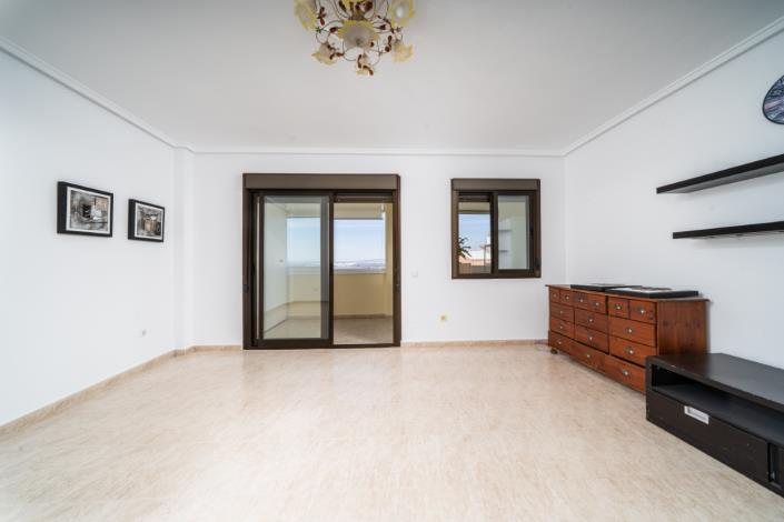 Image No.8-2 Bed Townhouse for sale