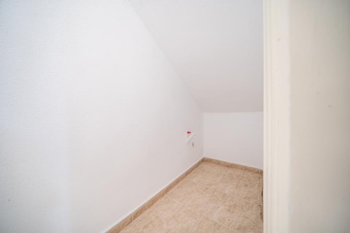 Image No.16-2 Bed Townhouse for sale