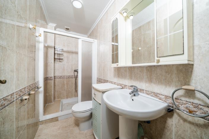 Image No.17-2 Bed Townhouse for sale