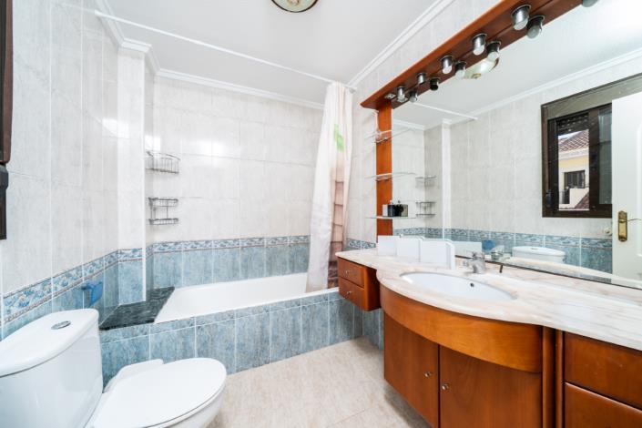 Image No.26-2 Bed Townhouse for sale