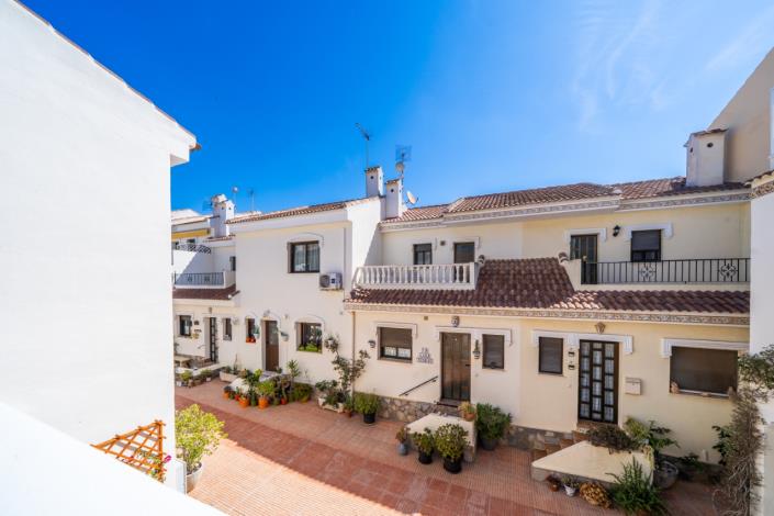 Image No.30-2 Bed Townhouse for sale