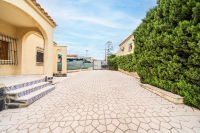 Detached-Property-for-sale-in-La-Marina--4---Canva-