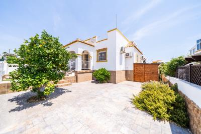 Quad-Villa-for-Sale-in-Alicante--3---Canva-