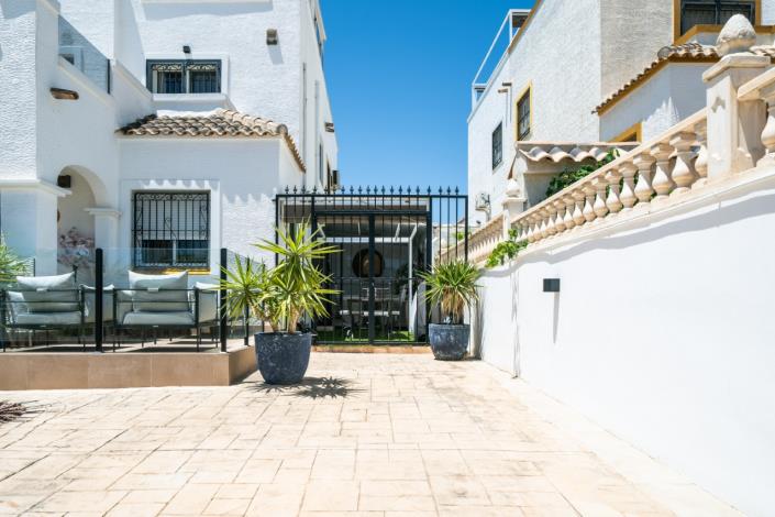Image No.9-2 Bed Villa for sale