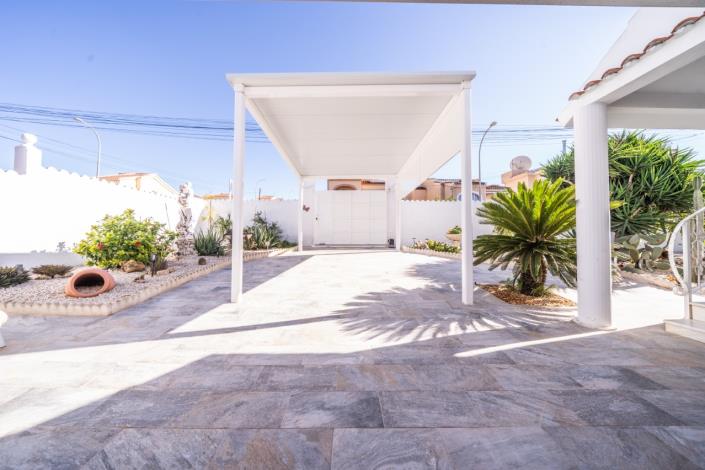 Image No.53-3 Bed Villa / Detached for sale