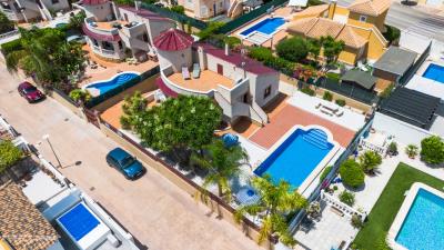 Detached-Villa-for-sale-in-La-Marina-Costa-Blanca--3---Portals-