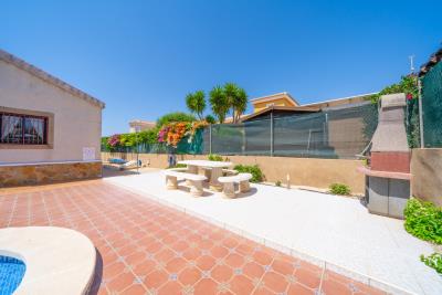 Detached-Villa-for-sale-in-La-Marina-Costa-Blanca--6---Portals-