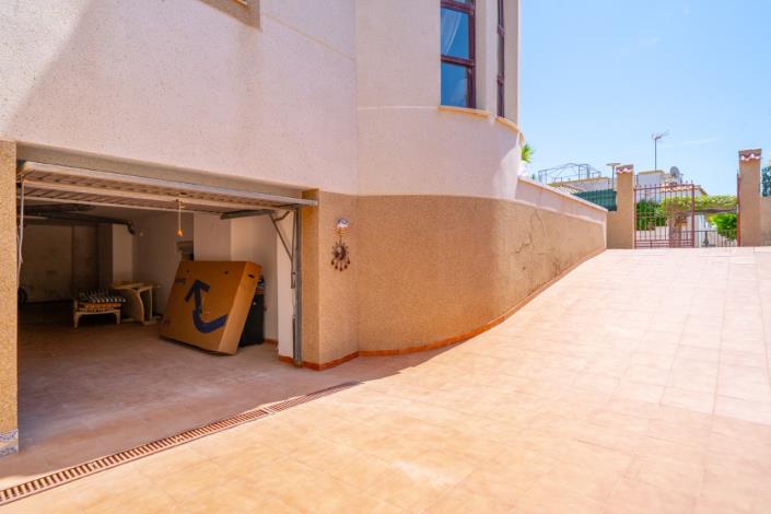 Image No.36-3 Bed Villa for sale