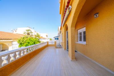 Terraced-Property-For-Sale-In-Alicante--5---Canva-