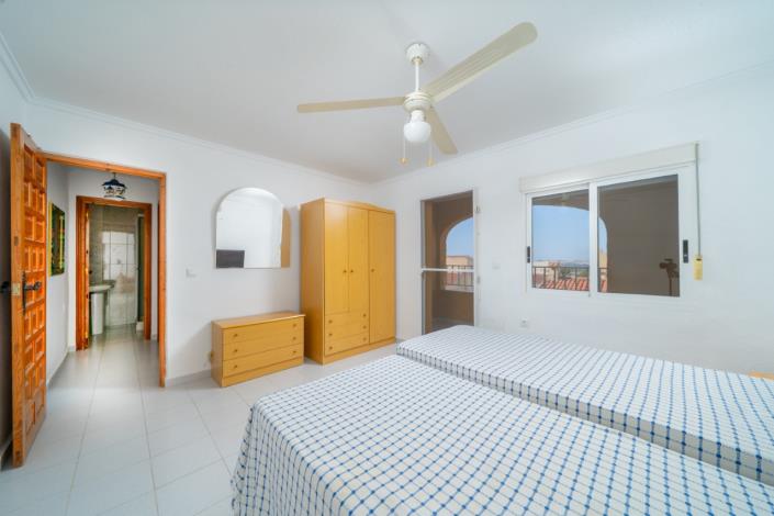 Image No.13-3 Bed Townhouse for sale