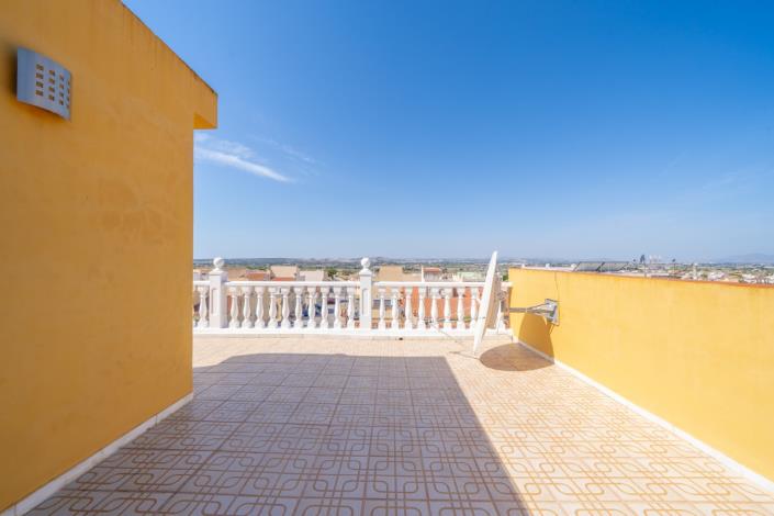 Image No.26-3 Bed Townhouse for sale