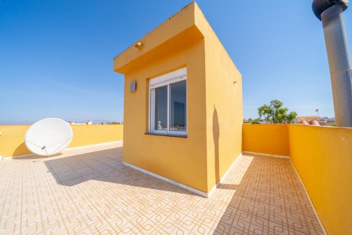 Image No.27-3 Bed Townhouse for sale