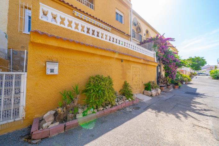 Image No.31-3 Bed Townhouse for sale