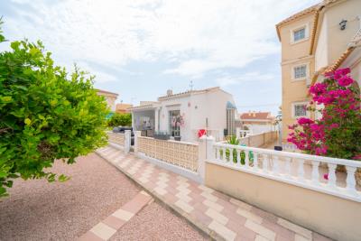 Detached-house-for-sale-in-La-Marina--6---Canva-