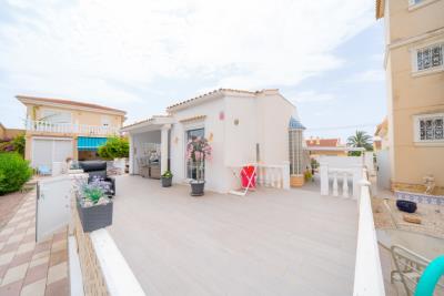 Detached-house-for-sale-in-La-Marina--7---Canva-