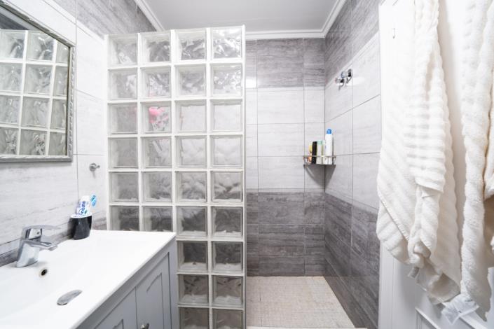 Image No.20-2 Bed Apartment for sale