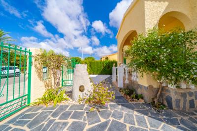 Detached-Property-for-sale-in-La-Marina--6---Canva-
