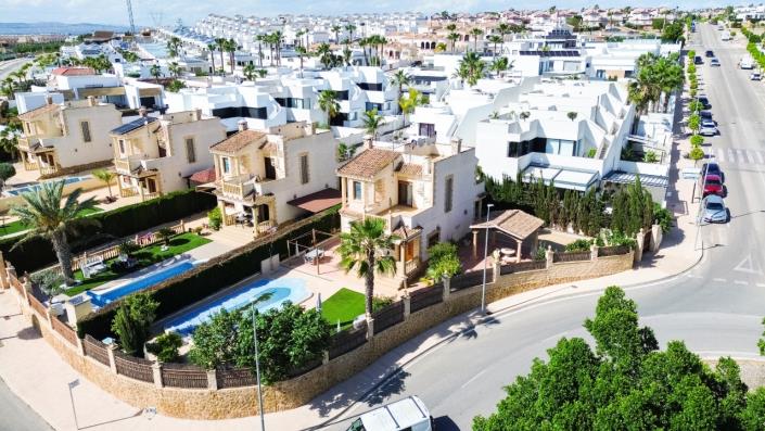 Image No.3-3 Bed Villa for sale