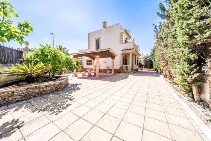 Image No.11-3 Bed Villa for sale