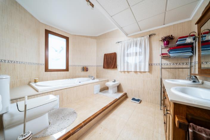 Image No.29-3 Bed Villa for sale