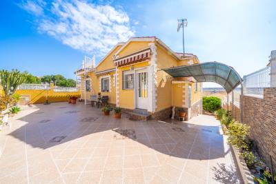 Detached-Property-for-sale-in-La-Marina--10---Canva-