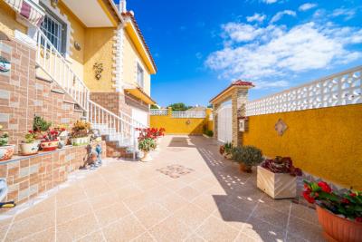 Detached-Property-for-sale-in-La-Marina--9---Canva-