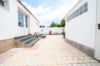 Villa-for-sale-with-room-for-pool-in-La-Marina---7---Portals-