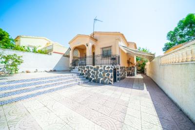 Detached-Property--for-Sale-in-La-Marina--1---Canva-