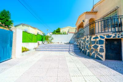 Detached-Property--for-Sale-in-La-Marina--4---Canva-