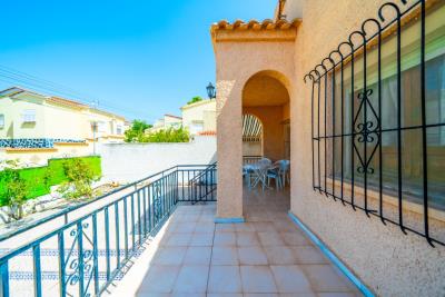 Detached-Property--for-Sale-in-La-Marina--10---Canva-