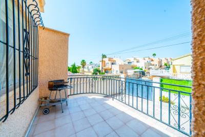 Detached-Property--for-Sale-in-La-Marina--9---Canva-