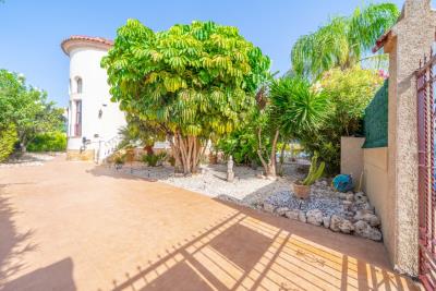 Detached-Property-for-sale-in-Alicante--8---Portals-