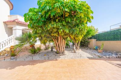 Detached-Property-for-sale-in-Alicante--10---Portals-