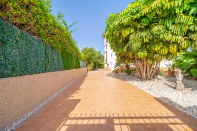 Detached-Property-for-sale-in-Alicante--9---Portals-