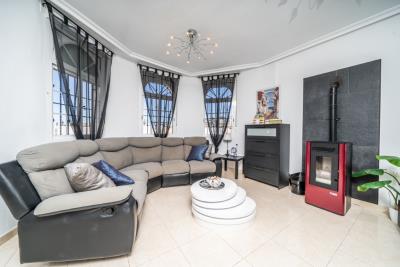 Detached-Villa-for-sale-in-La-Marina-with-pool--9---Portals-