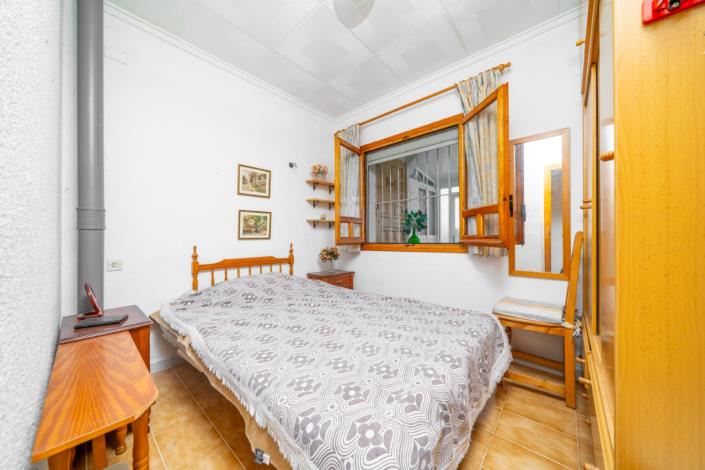 Image No.13-2 Bed Townhouse for sale