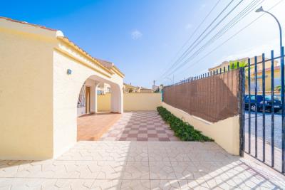 Detached-Property-for-sale-in-La-Marina--3---Portals-