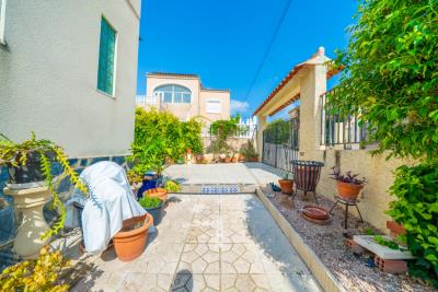 Detached-Property-for-sale-in-La-Marina--3---Canva-