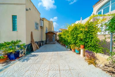 Detached-Property-for-sale-in-La-Marina--7---Canva-