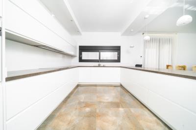 Luxury-Villa-for-sale-in-Alicante--16---Portals-